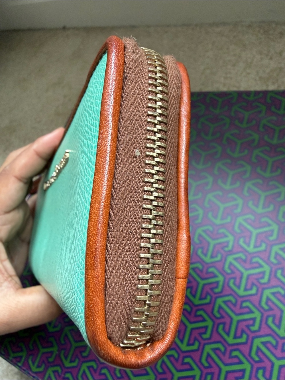 Dooney & Bourke Mint Green Leather Zip Wallet with Brown Trim - Picture 3 of 12